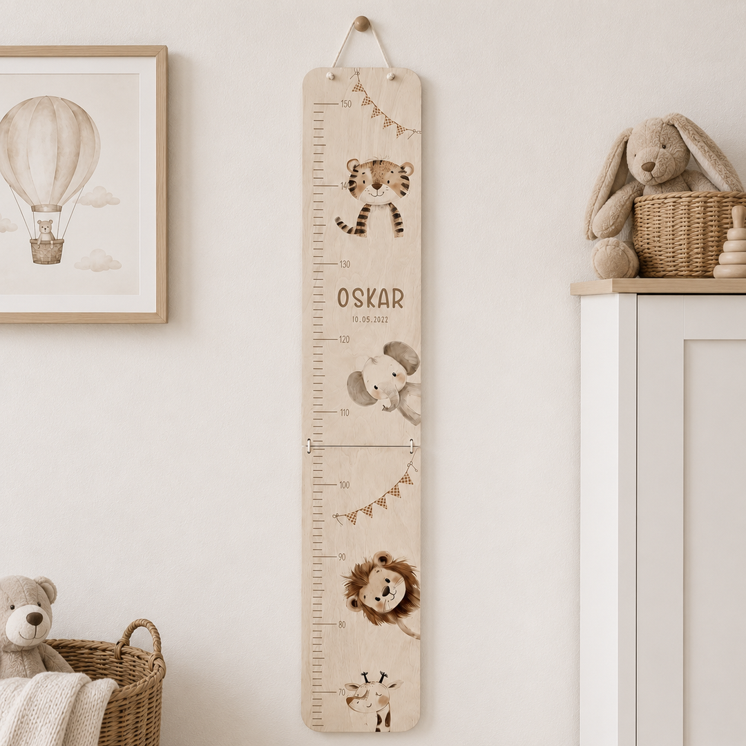 personalisierbare Kindermesslatte mit niedlichen Safari-Tieren