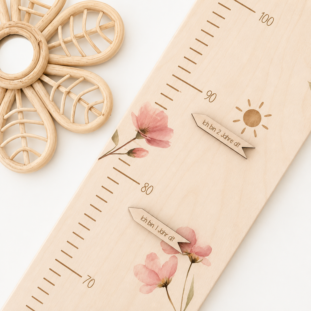personalisierbare Kindermesslatte mit wunderschönen Blumen