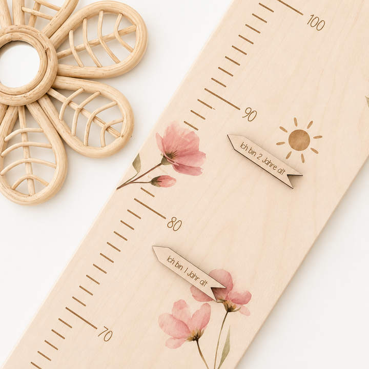 personalisierbare Kindermesslatte mit wunderschönen Blumen
