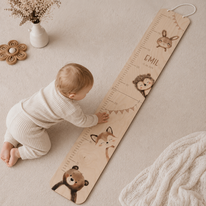personalisierbare Kindermesslatte mit niedlichen Waldtieren