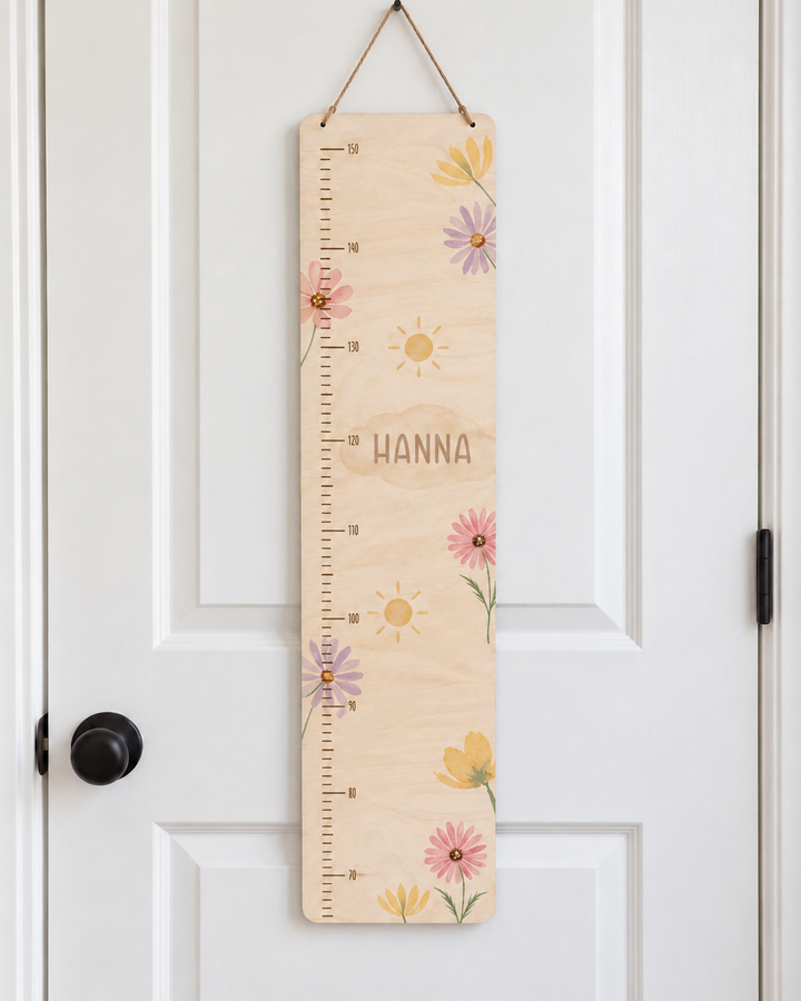 personalisierbare Kindermesslatte mit lila, rosa und gelben Blumen
