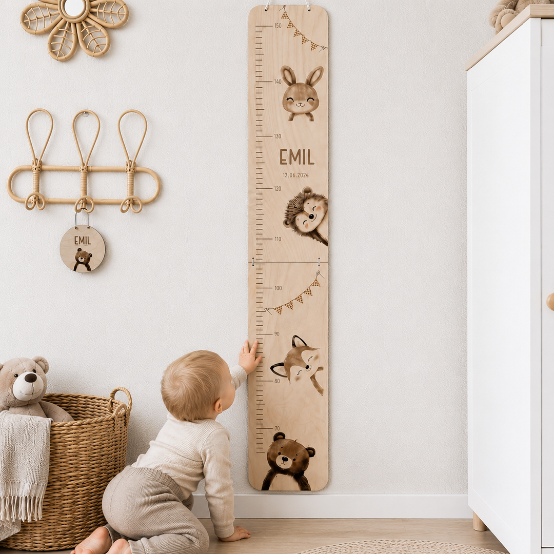personalisierbare Kindermesslatte mit niedlichen Waldtieren