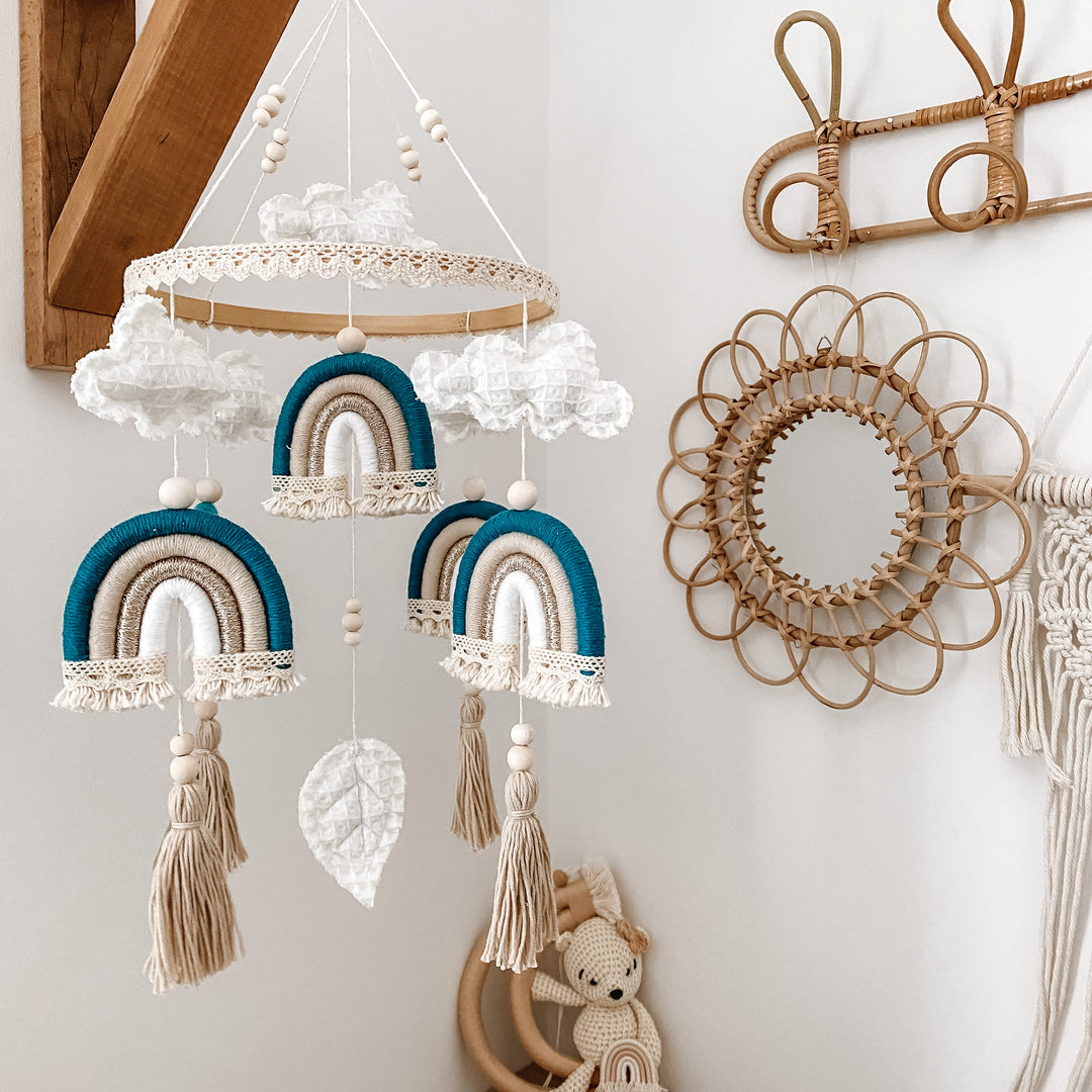 Boho Baby-Mobile mit Regenbogen und Wolken – handgefertigte Kinderzimmerdeko