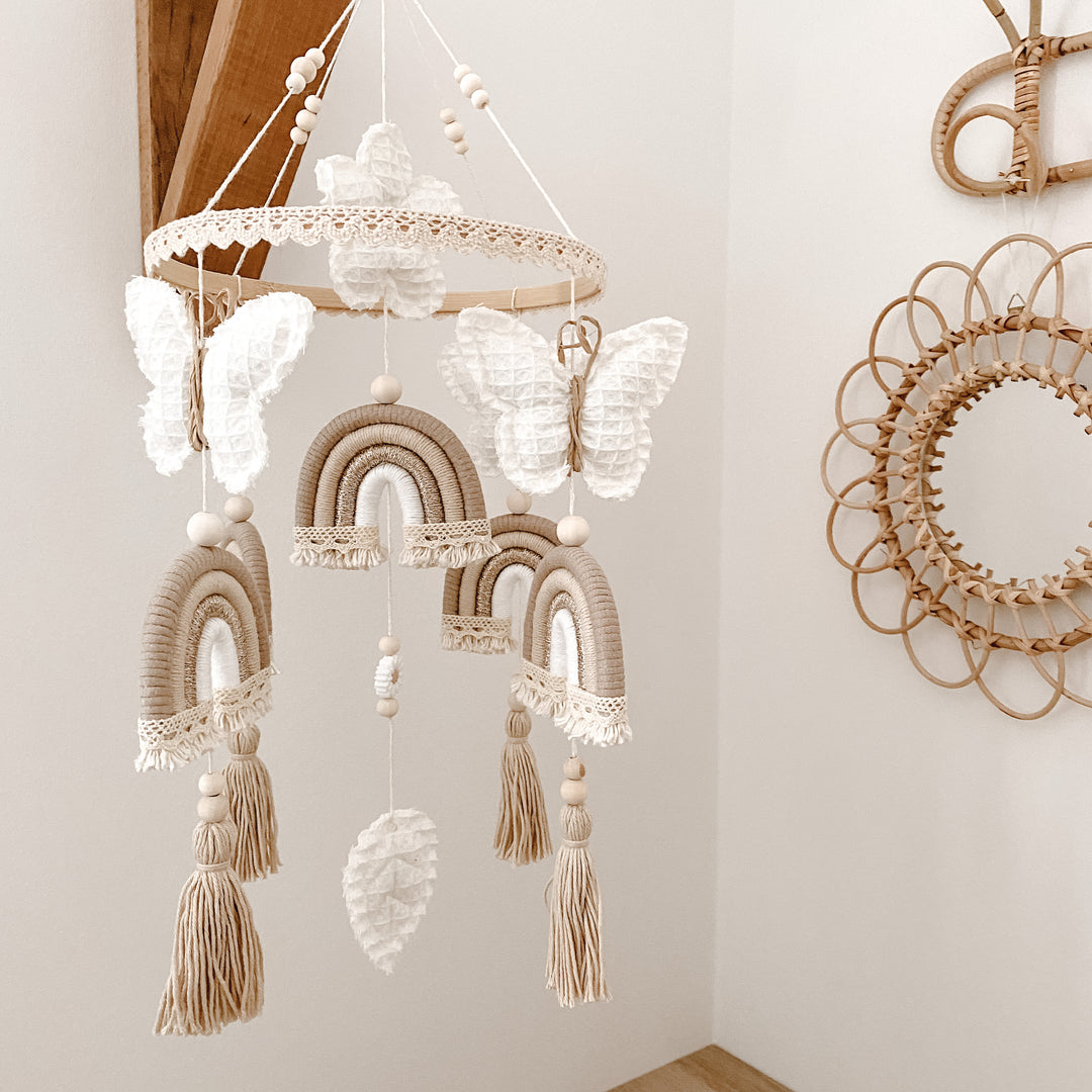 Boho Baby-Mobile mit Regenbogen – handgefertigte Kinderzimmerdek