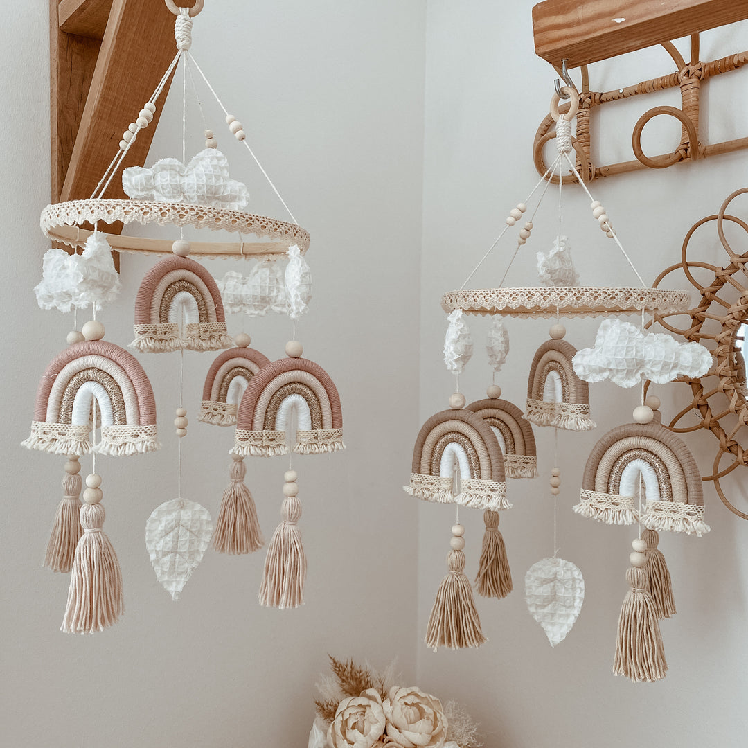 Boho Baby-Mobile mit Regenbogen und Wolken – handgefertigte Kinderzimmerdeko