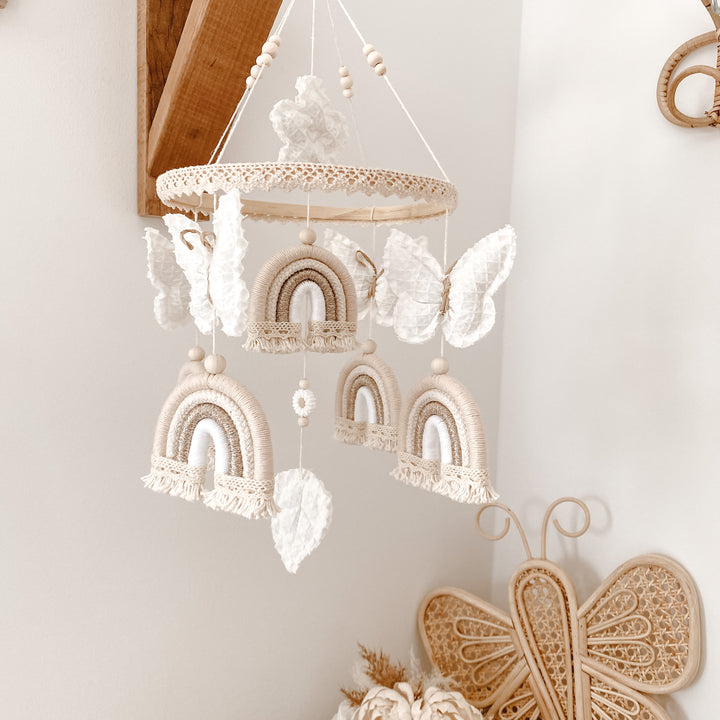 Boho Baby-Mobile mit Regenbogen und Schmetterlingen , Wickeltisch geeignet