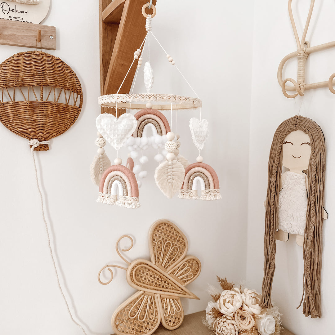 Boho Baby-Mobile mit Regenbogen und Herzen , Wickeltisch geeignet