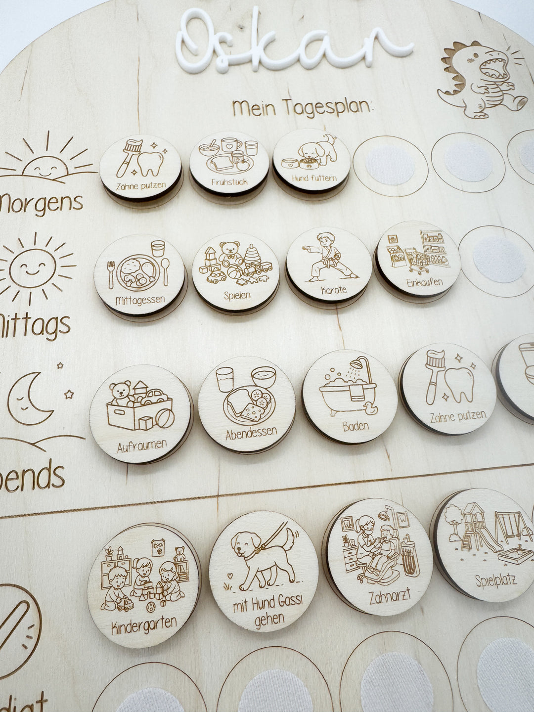 personalisierter Tagesplan aus Holz