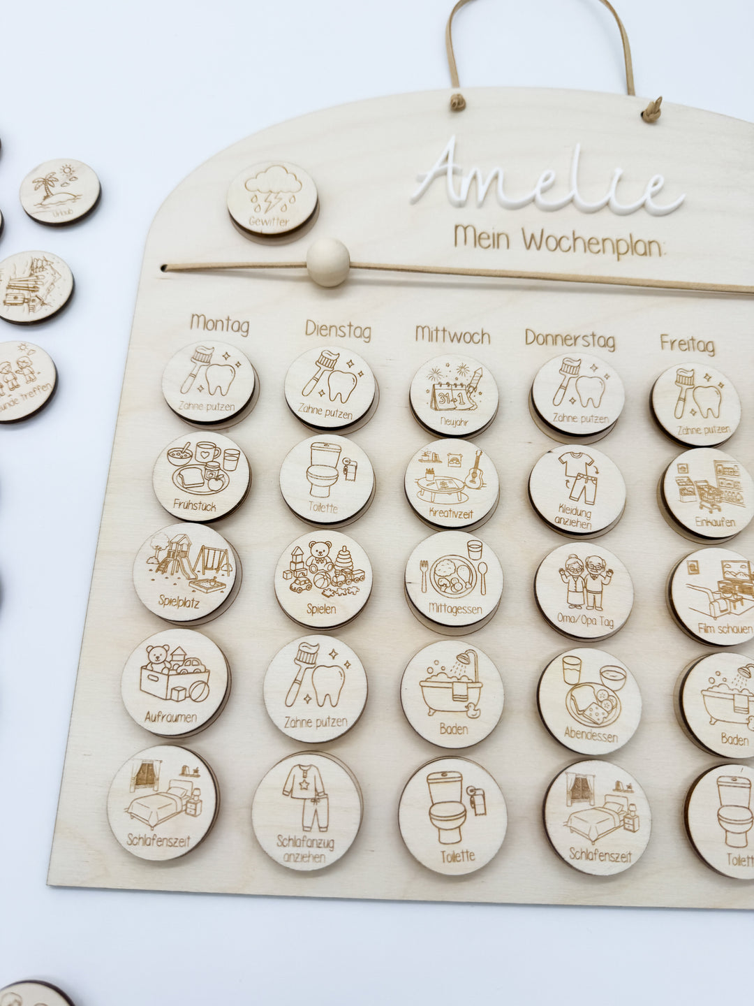 Personalisierter Wochenplan aus Holz