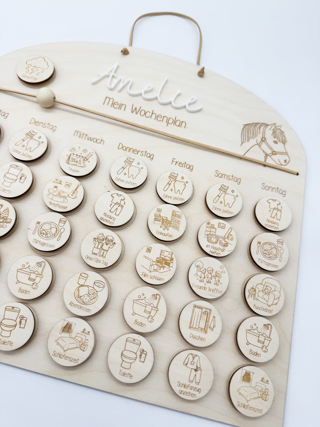 Personalisierter Wochenplan aus Holz